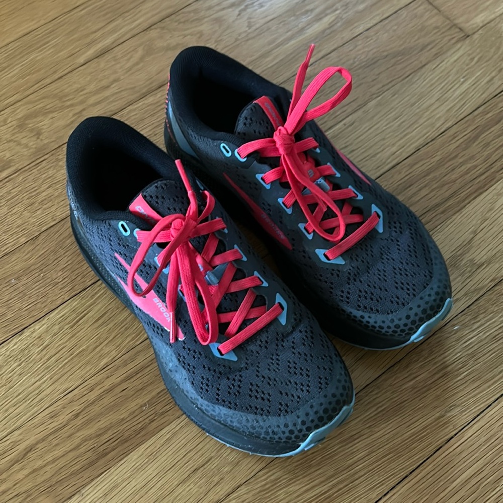 Brooks Divide 3 trail runners size 6